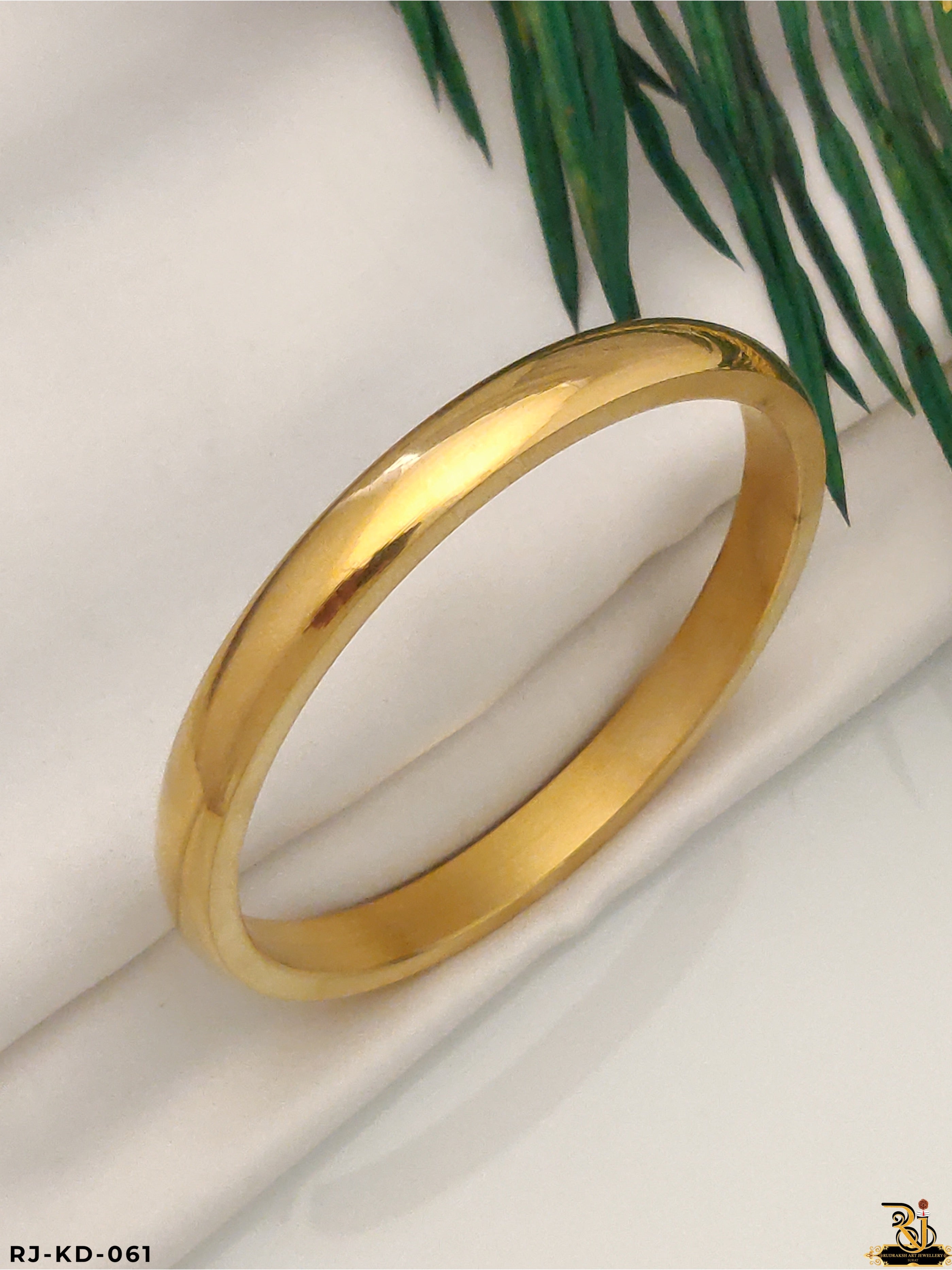 New looking design plain, simple men's fashion golden kada KD-061
