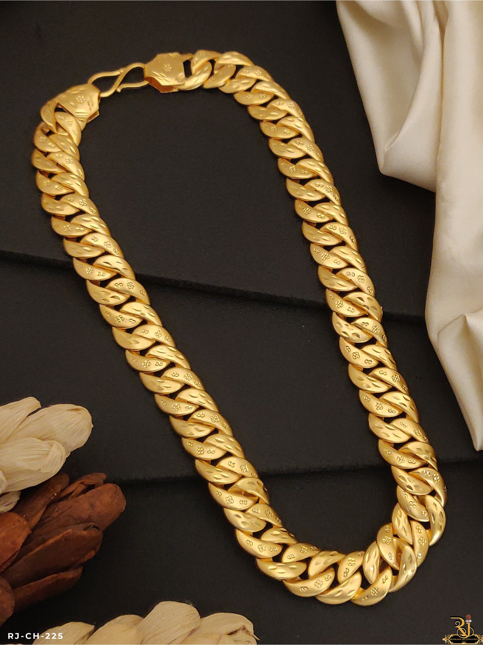 High Performing Design Of Gold Pokal Chain CH-225