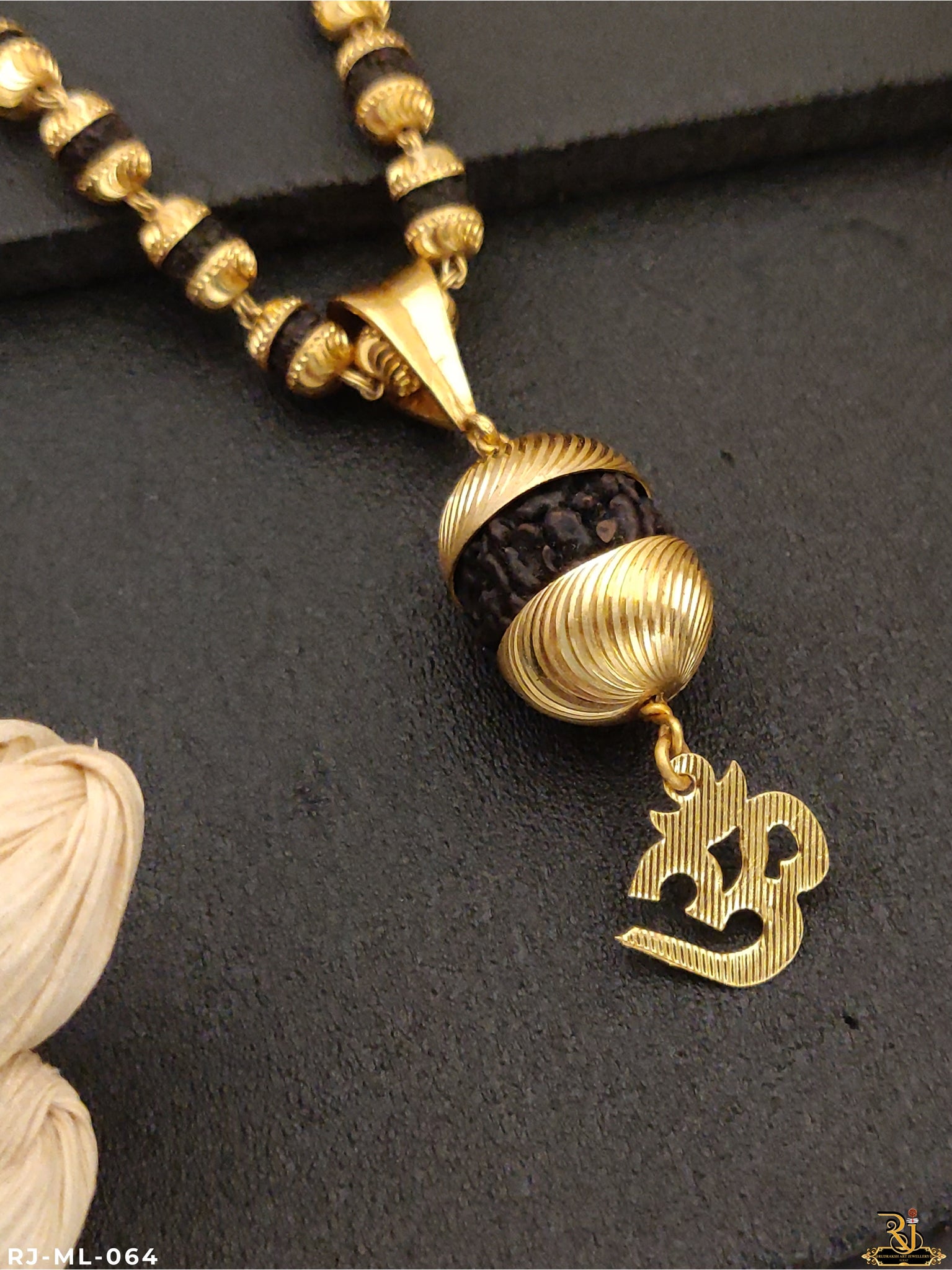 Superior Court+dot cap Mala With 5 Mm Rudraksh Pendant ML-064