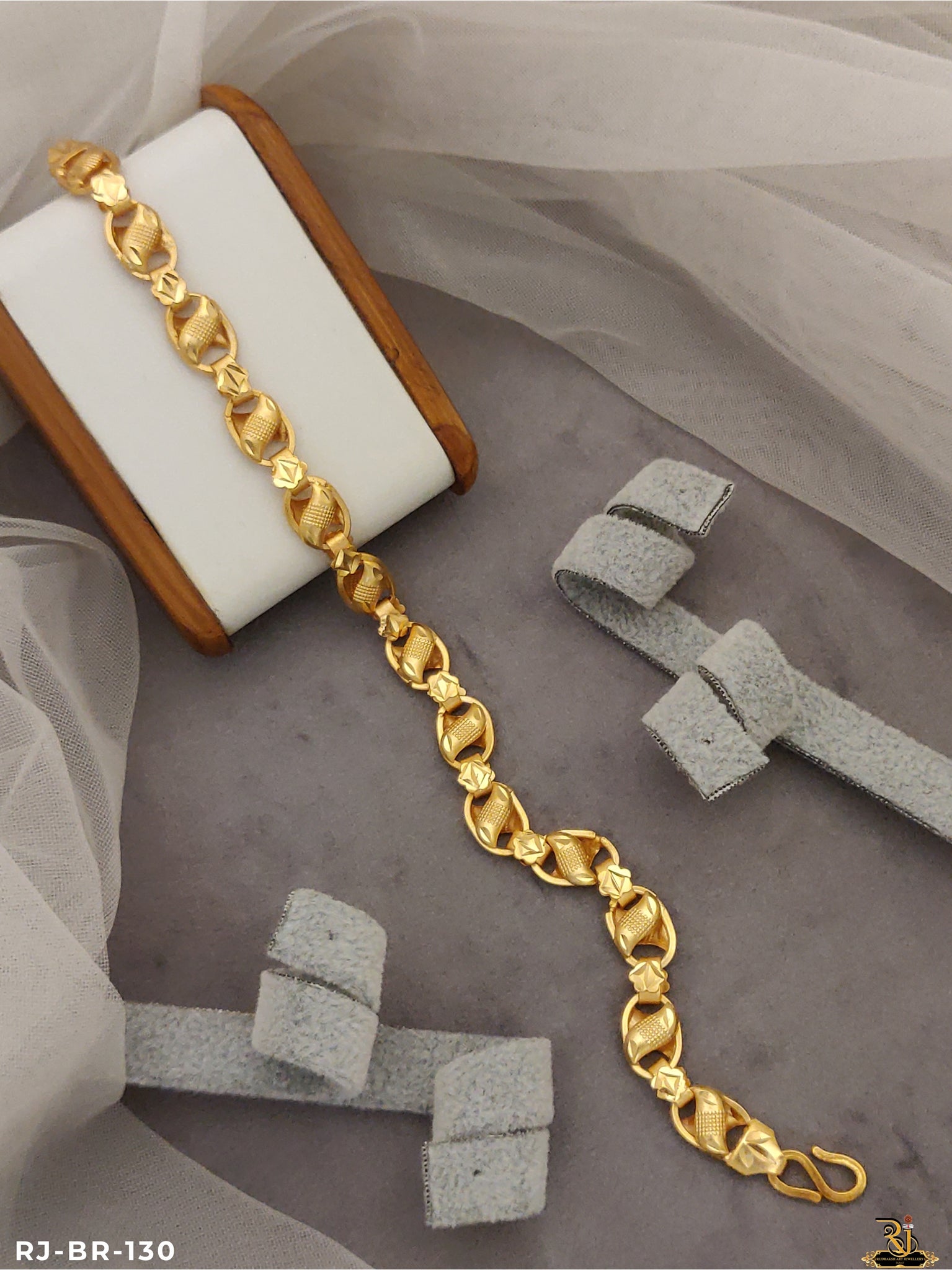 Decent Design Diamond Lion Face Gold Plated Men's Fashion Bracelet BR- –  Rudraksh Art Jewellery