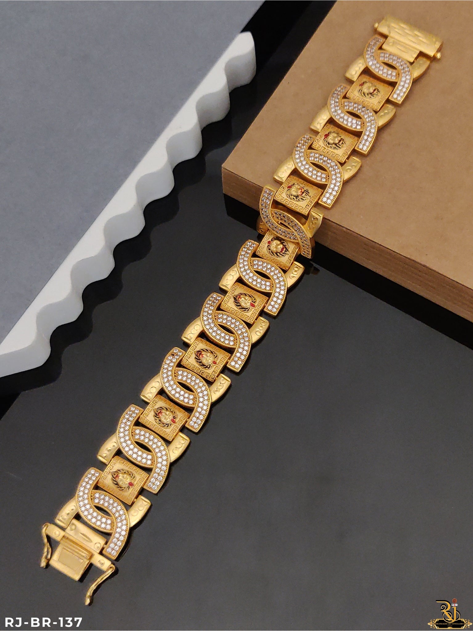 Freemen Elegant Stylish Design Gold Bracelet - Fmg286 at Rs 2900.00 | सोने  के कंगन - Freemen, Ahmedabad | ID: 2851056423391