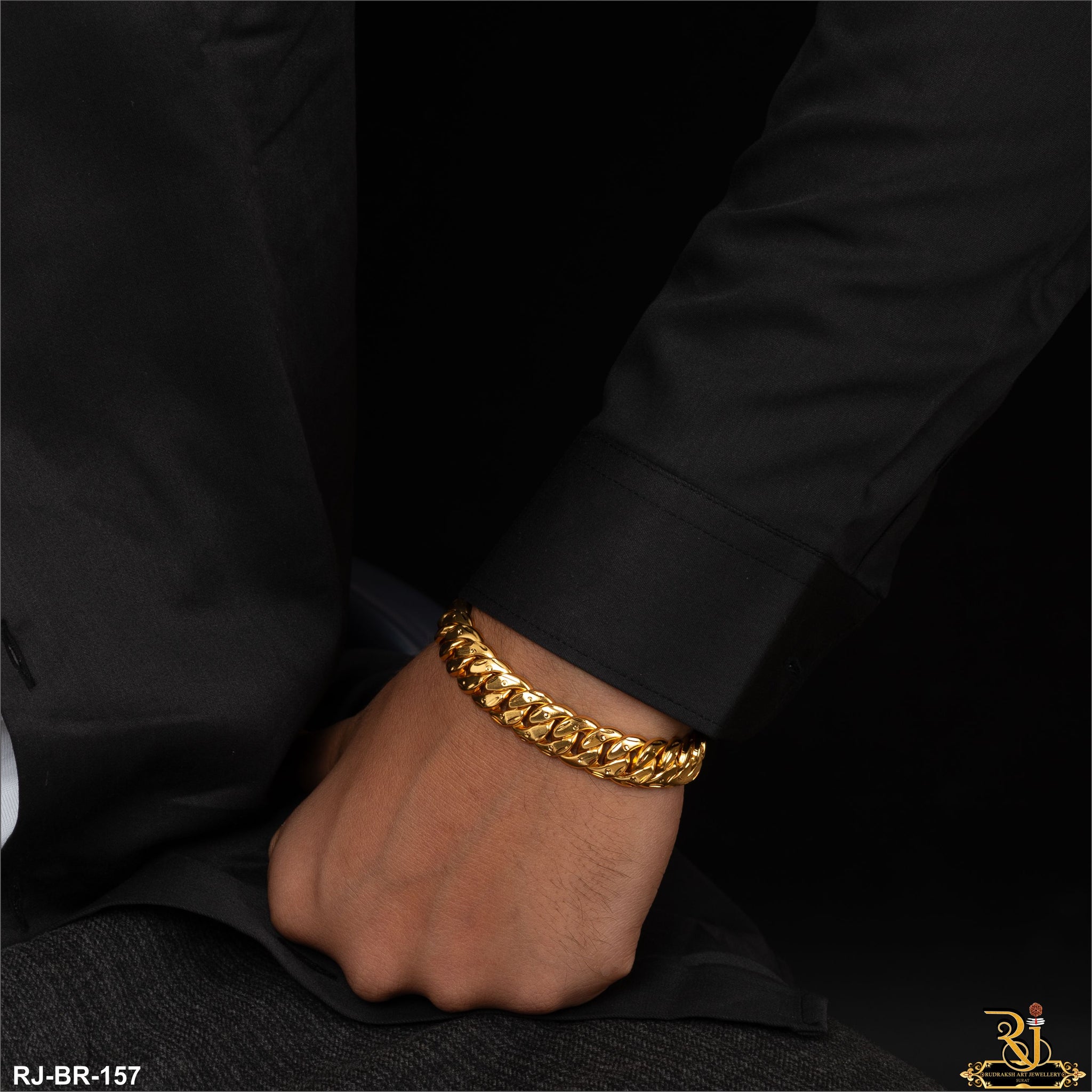 Nice Design GoldPleted Men’s Fashion Design Pokal Bracelet BR-157