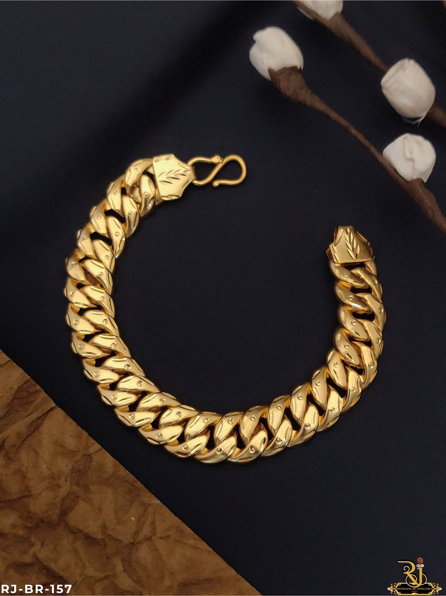 Nice Design GoldPleted Men’s Fashion Design Pokal Bracelet BR-157