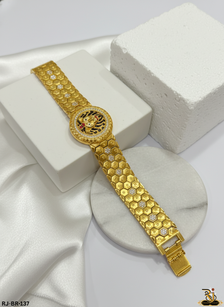 Gold plated lion logo with stylish design for men's Bracelete RJ-BR-137