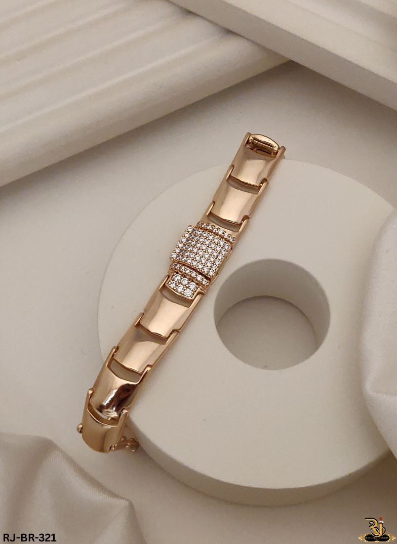 Men's Bold Finishing Analogue Gold Plated Bracelet-BR-321