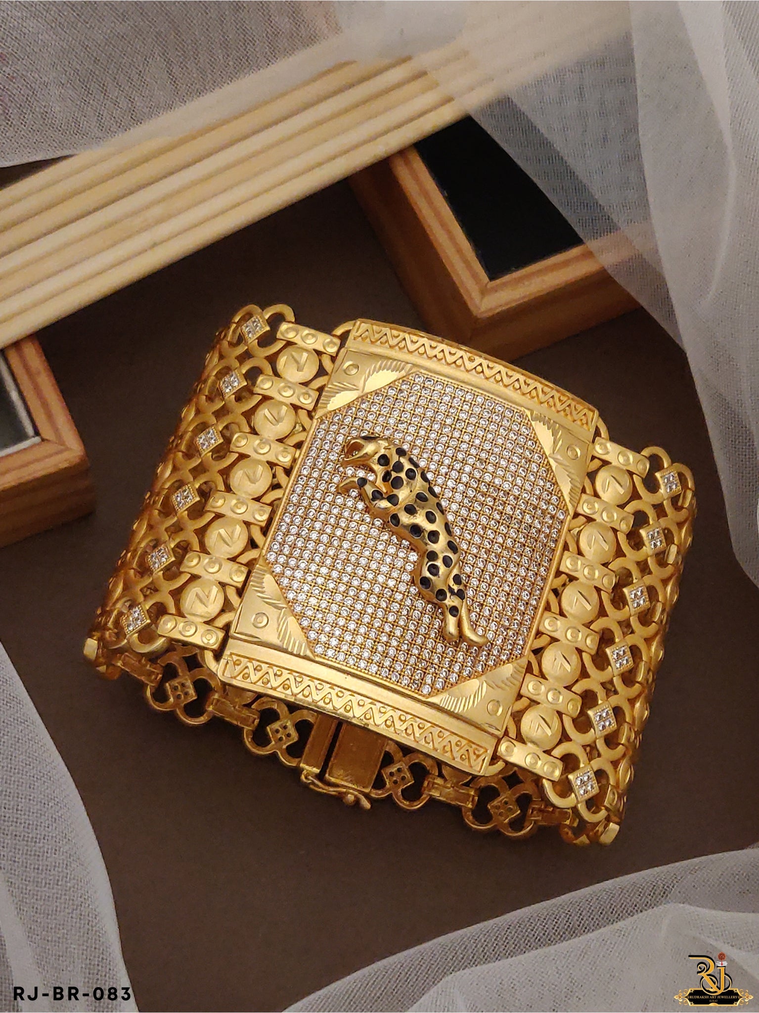 Buy quality 22 carat gold jaguar antique gents bracelet in Ahmedabad