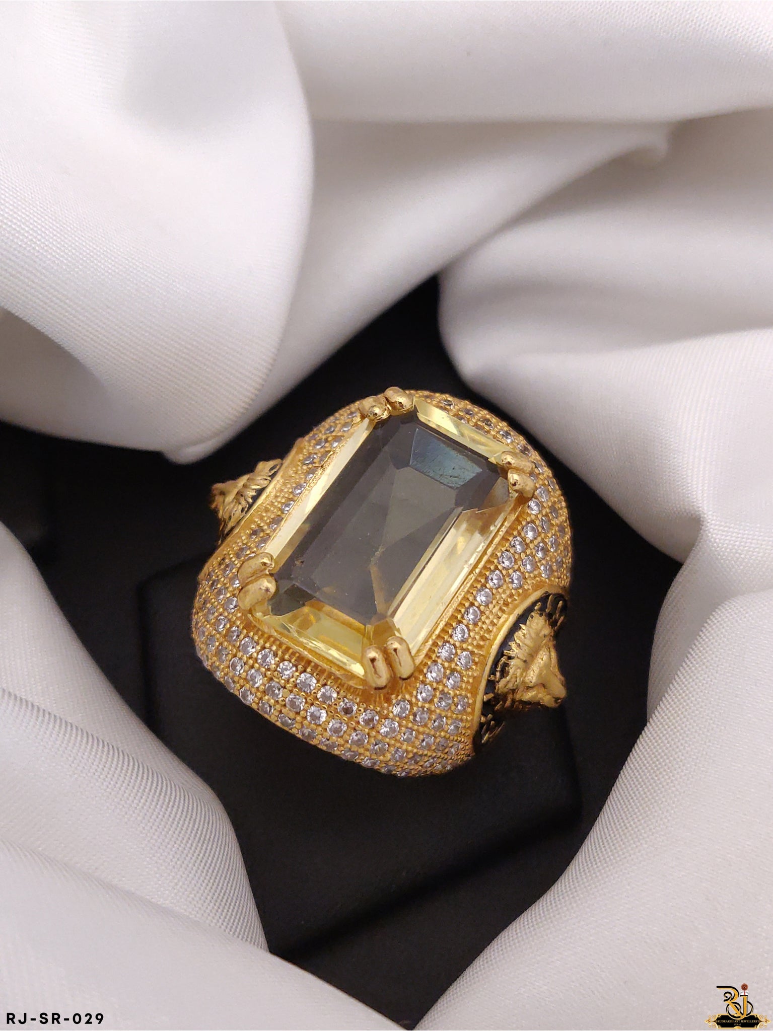 Petrvs Lion Pinky Ring in 18K Yellow Gold, 15mm | David Yurman