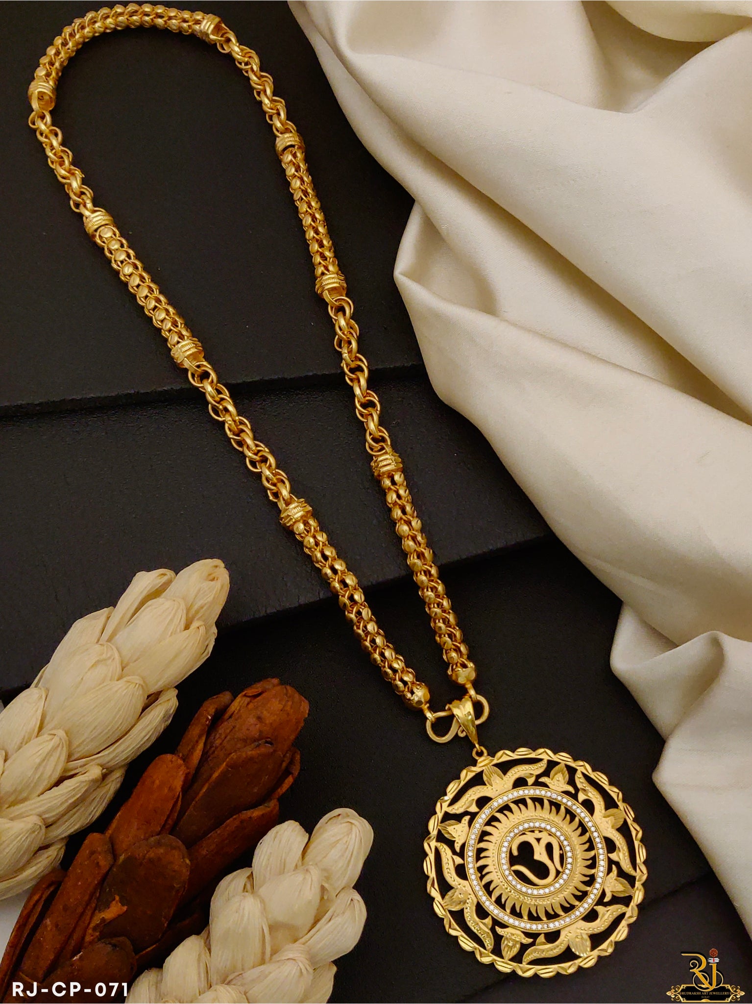 Om Best Quality Durable Design of Gold Pleted Chain (CP-071)