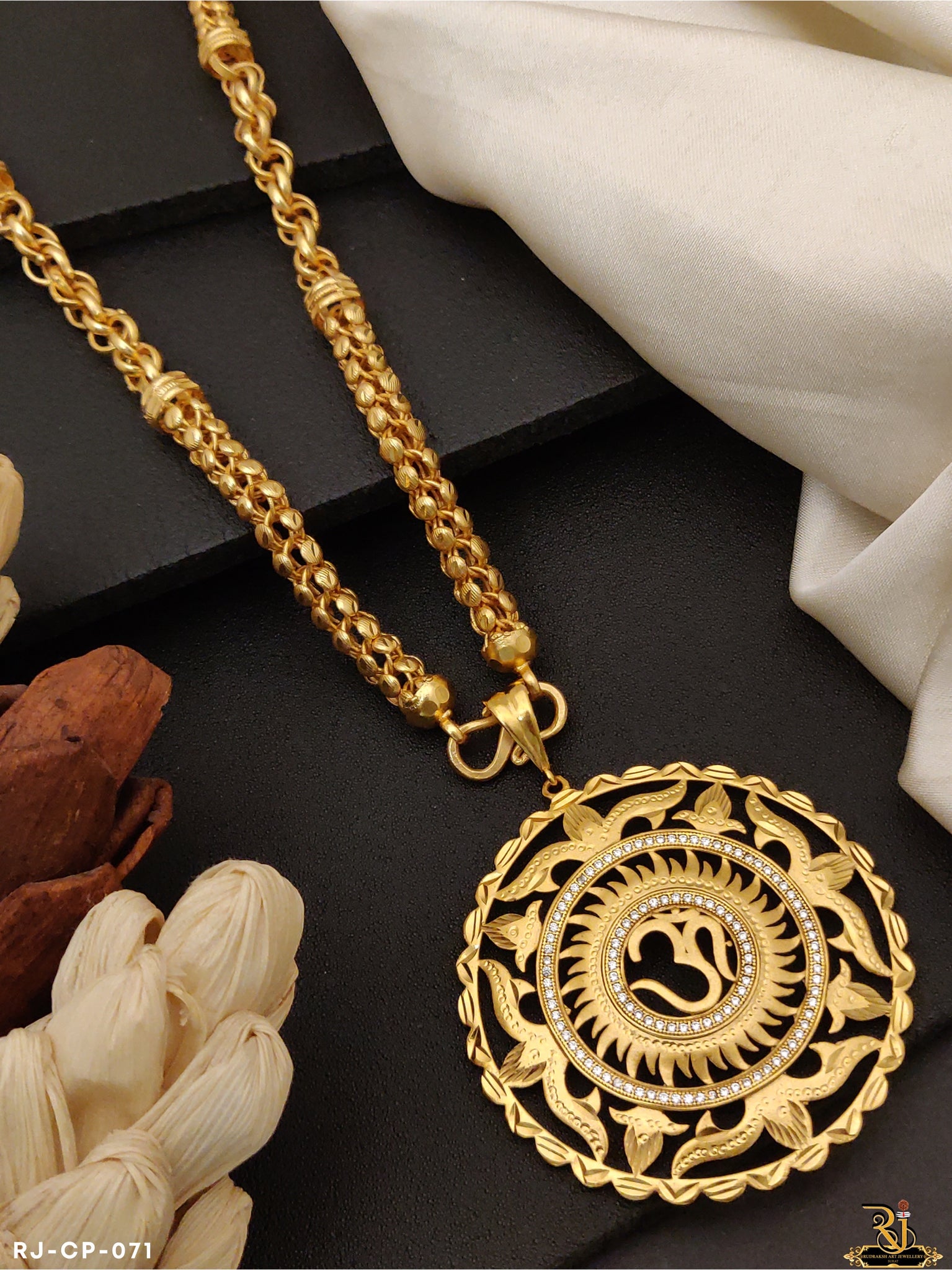 Om Best Quality Durable Design of Gold Pleted Chain (CP-071)